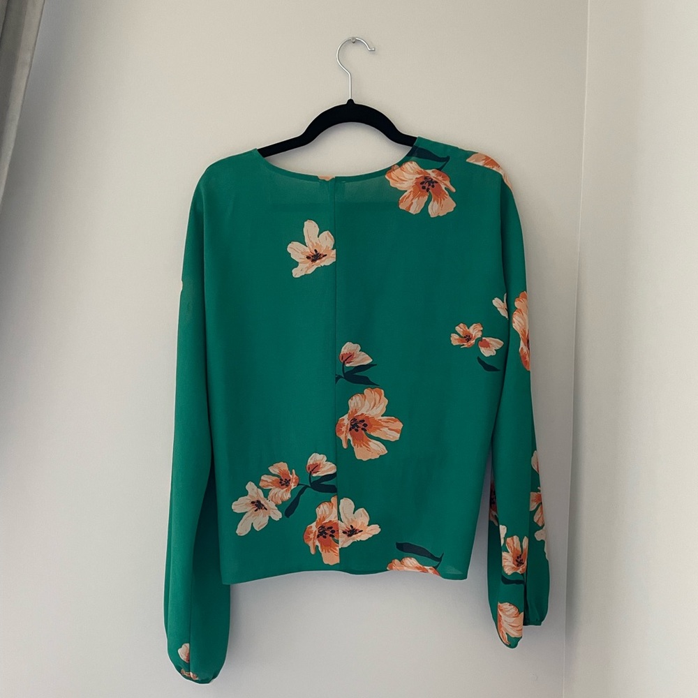 Aritzia Wilfred | Lilia Green Floral Wrap Blouse - Picture 4 of 6